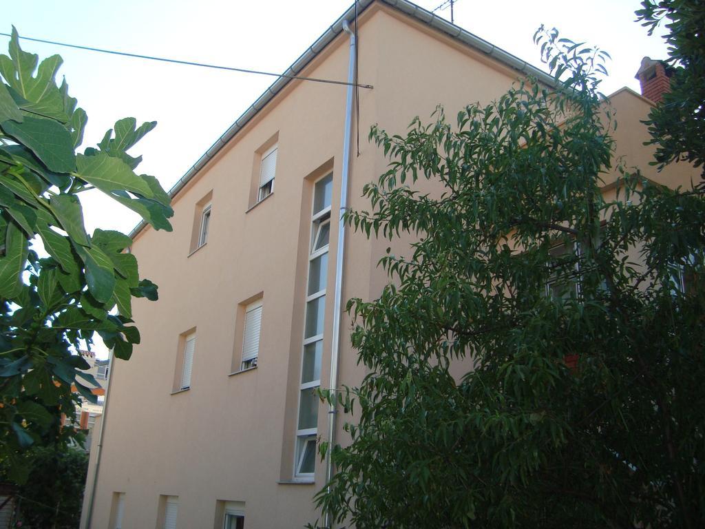 Apartments And Rooms Antonio Zara Esterno foto