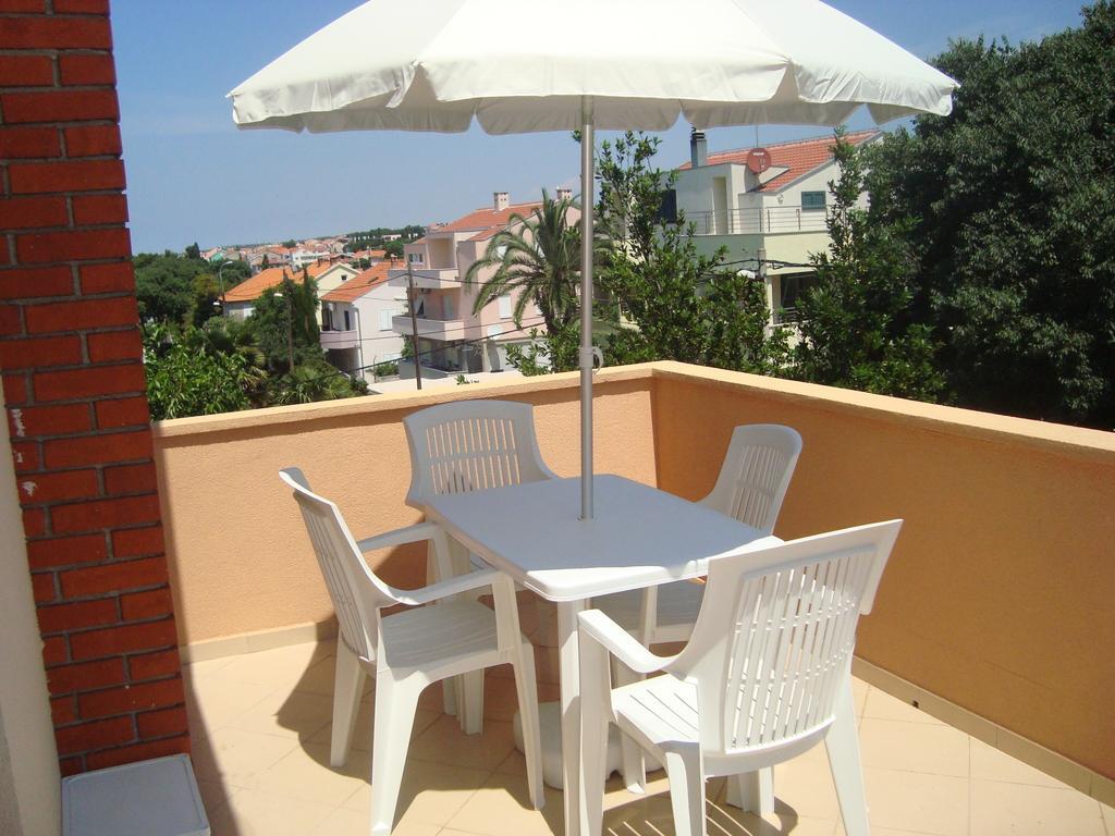 Apartments And Rooms Antonio Zara Esterno foto