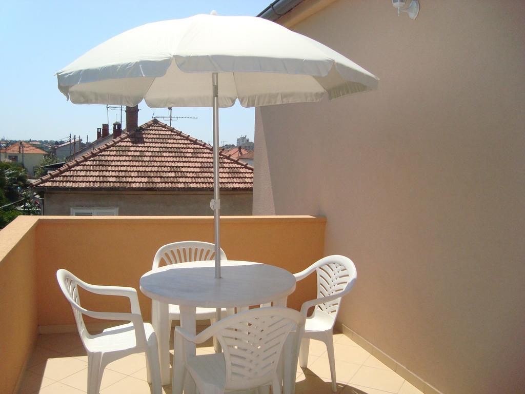 Apartments And Rooms Antonio Zara Esterno foto