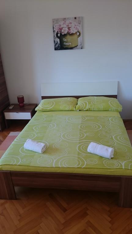 Apartments And Rooms Antonio Zara Esterno foto